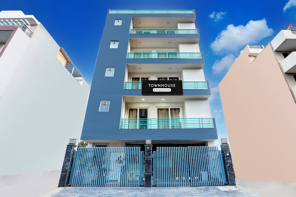 Super Townhouse Sector 52 Near Artemis Hospital, Golf Course Road, Gurgaon