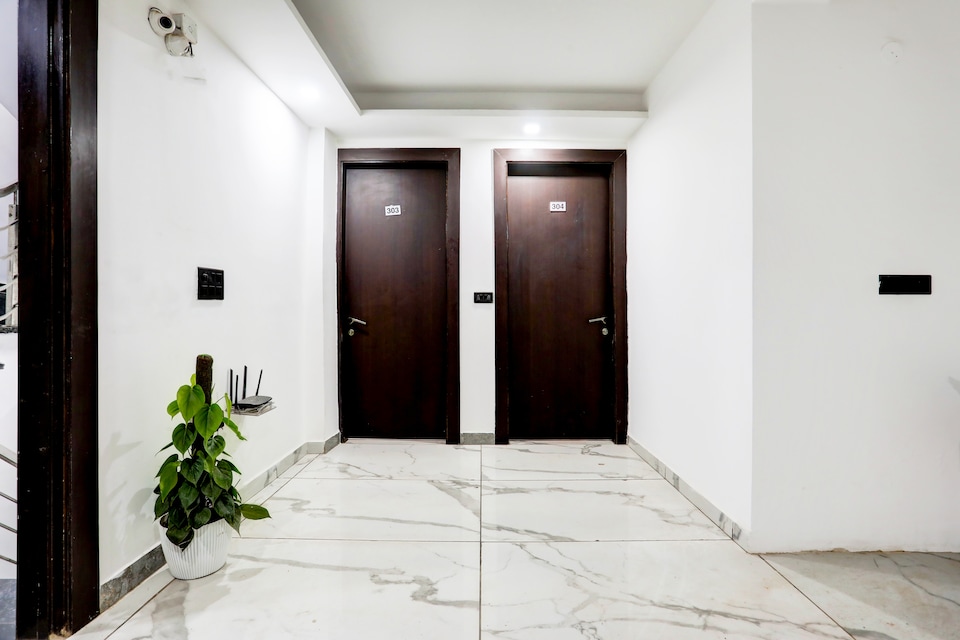 Super Townhouse Sector 52 Near Artemis Hospital, Golf Course Road, Gurgaon