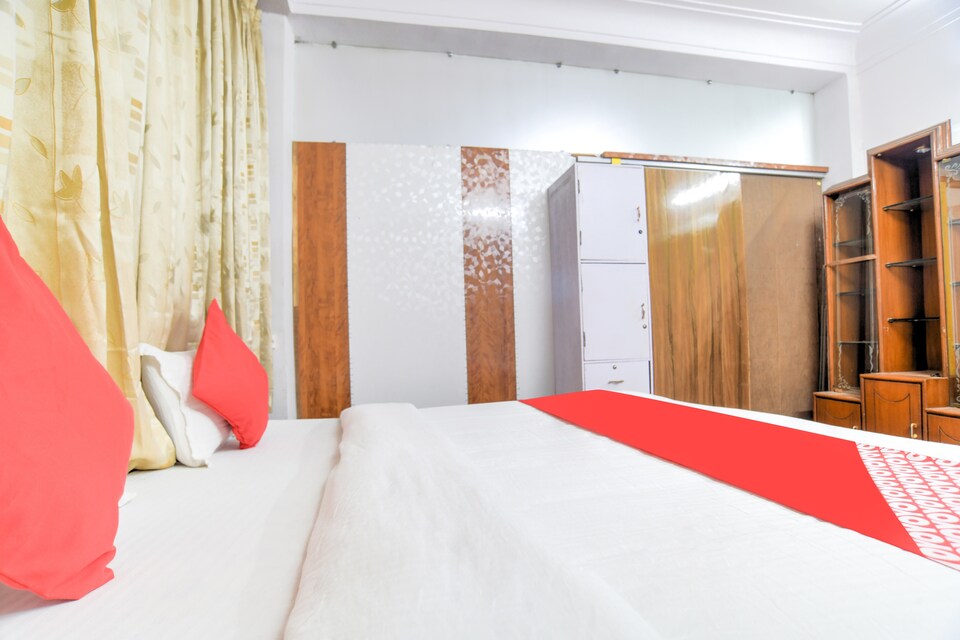 OYO 74700 Hotel Raginee, Rajender Nagar, Indore