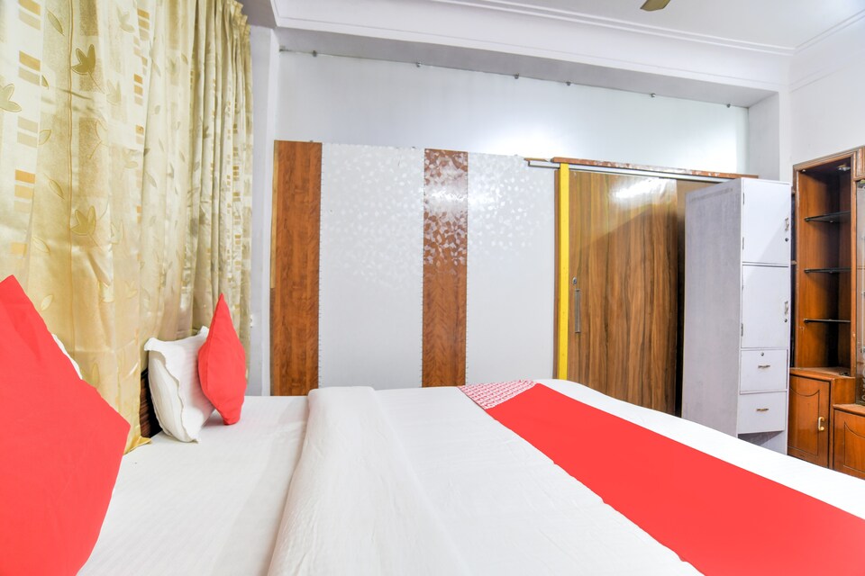 OYO 74700 Hotel Raginee, Rajender Nagar, Indore