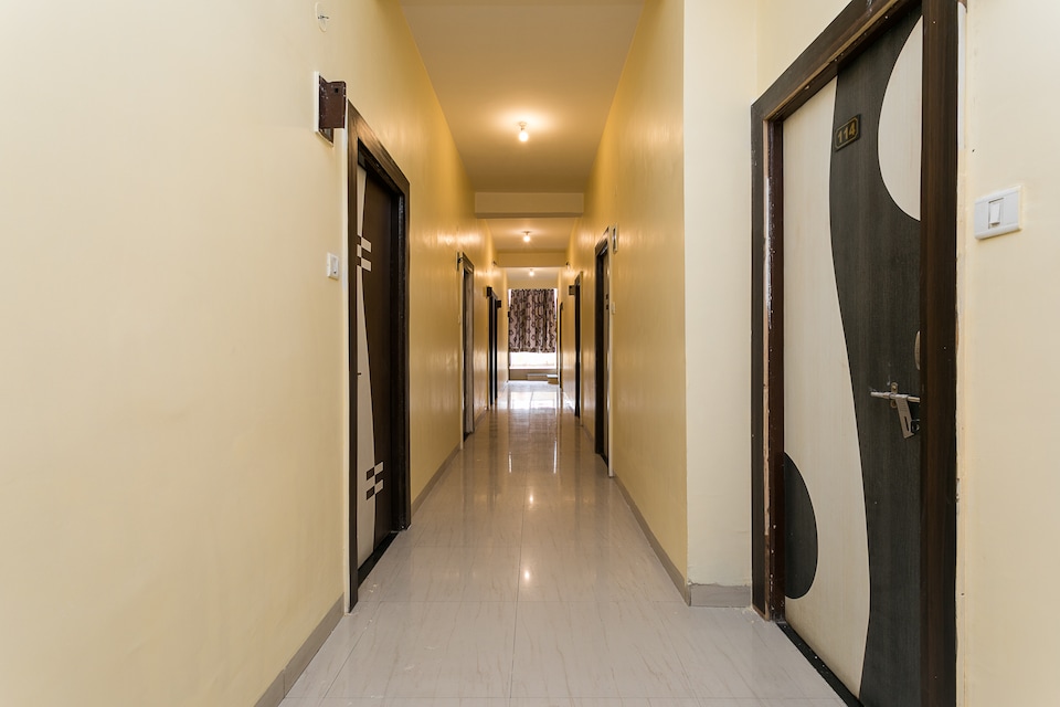 OYO 6292 Hotel Laxmi Niwas, Bhawarkua Indore, Indore