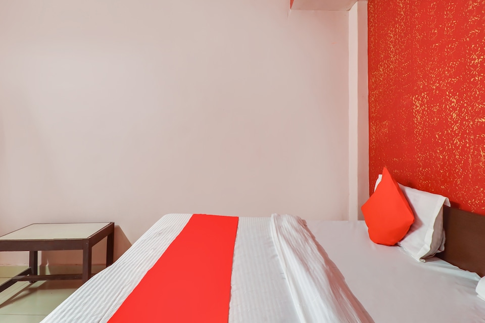 OYO Hotel Prince, Kanpur City, Kanpur