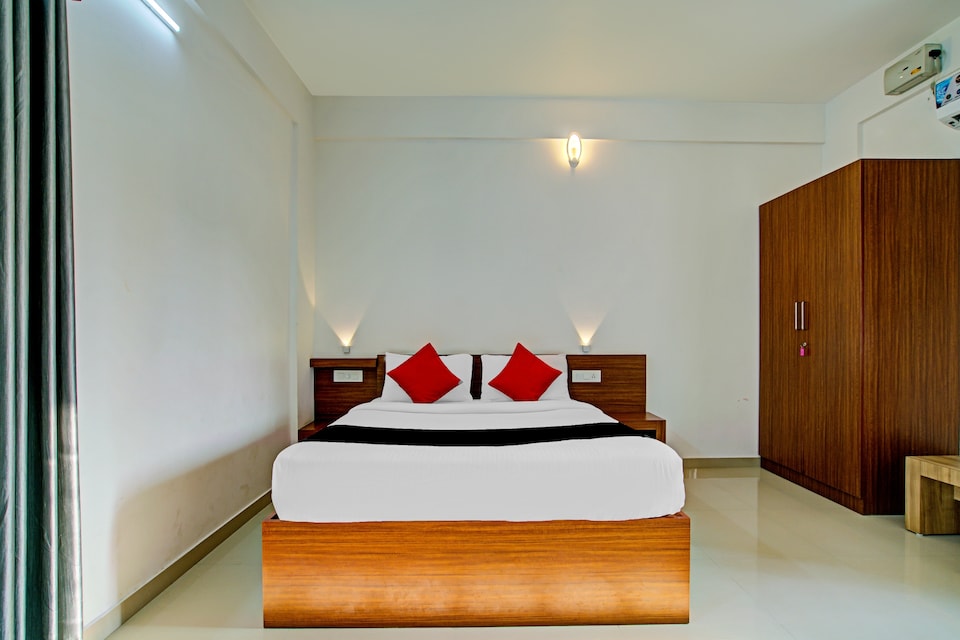 Capital O 74715 Phoenix Holidays, Edapally Kochi, Kochi