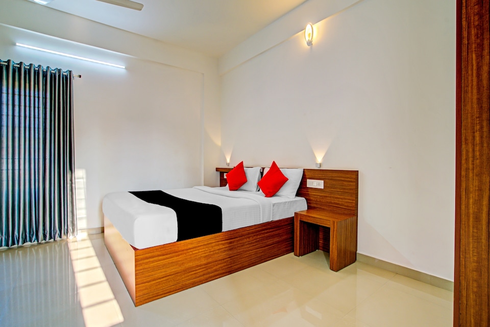 Capital O 74715 Phoenix Holidays, Edapally Kochi, Kochi