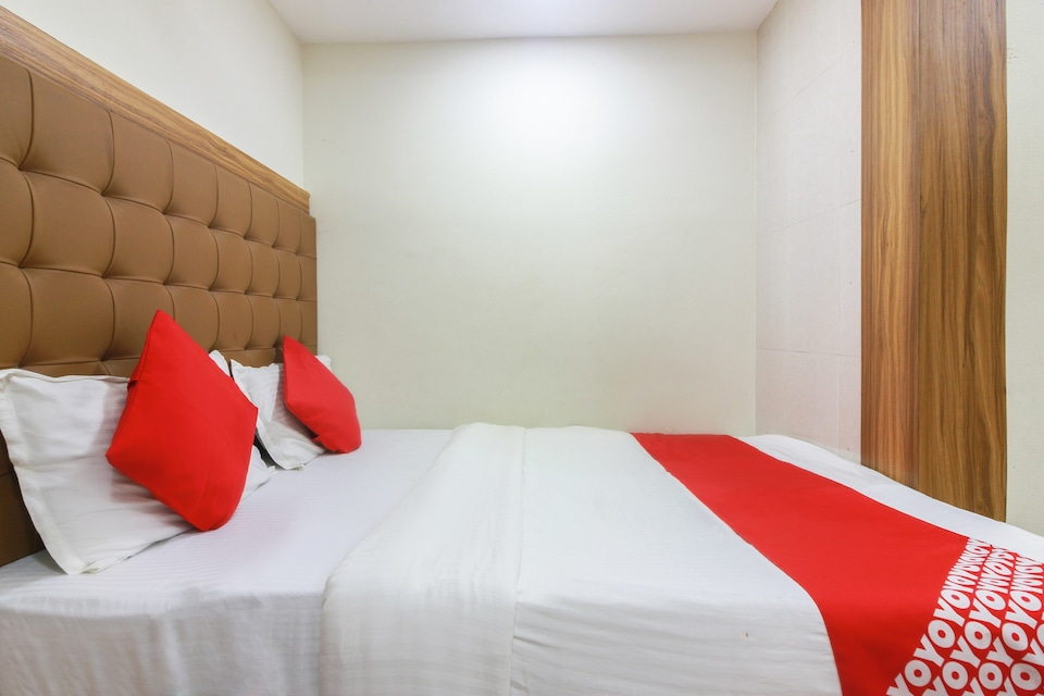OYO 74718 Decent Guest House, Mumbai Sion-Kurla-Ghatkopar, Mumbai