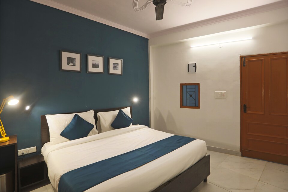 SilverKey Executive Stays 42928 Near Global Hospital, Noida Industrial Area Mamura, Noida