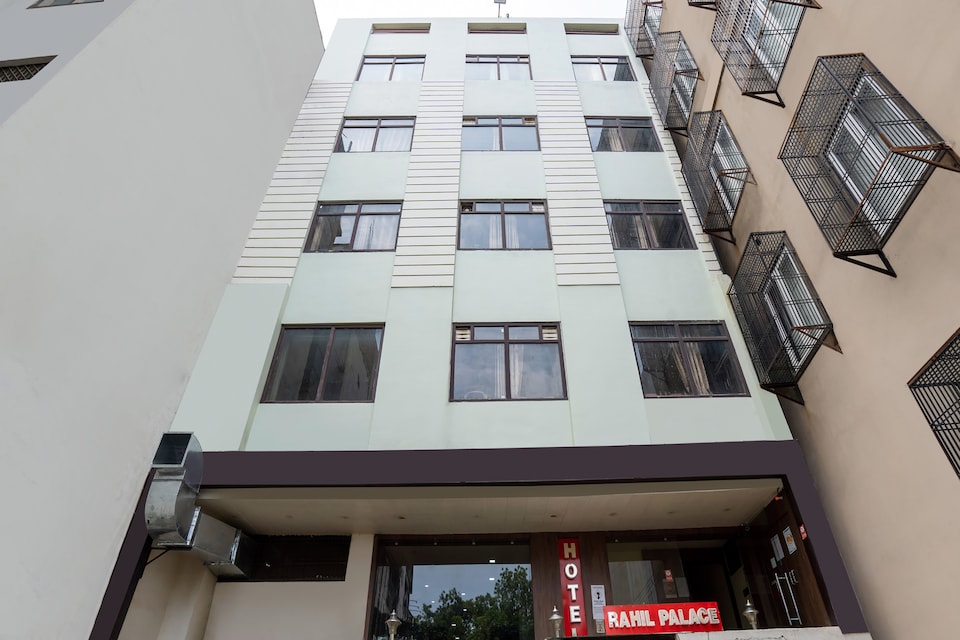 CAPITAL O74815 Hotel Rahil, Godowlia, Varanasi