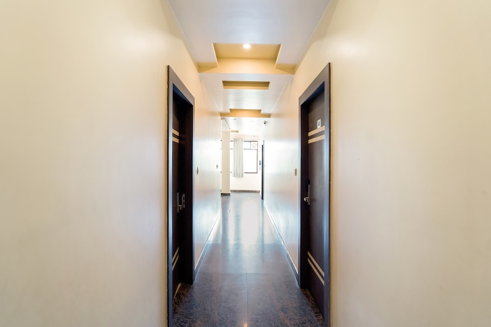 CAPITAL O74815 Hotel Rahil, Godowlia, Varanasi