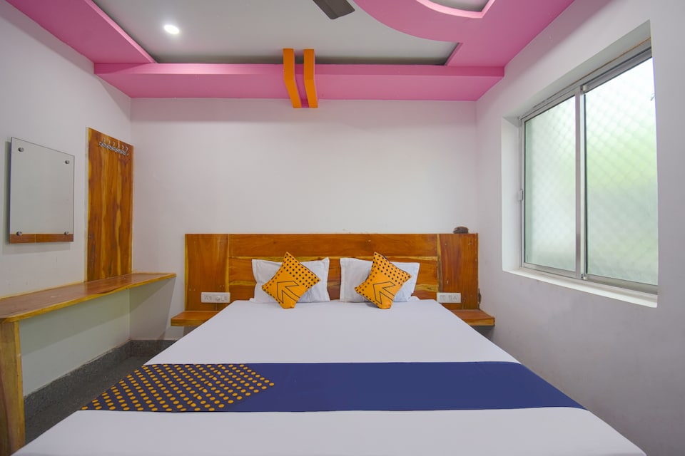 SPOT ON Hotel B H Stays, Swargdwar Puri, Puri