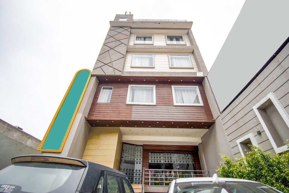 Capital O 74830 Hotel Feather, Queens Road Amritsar, Amritsar