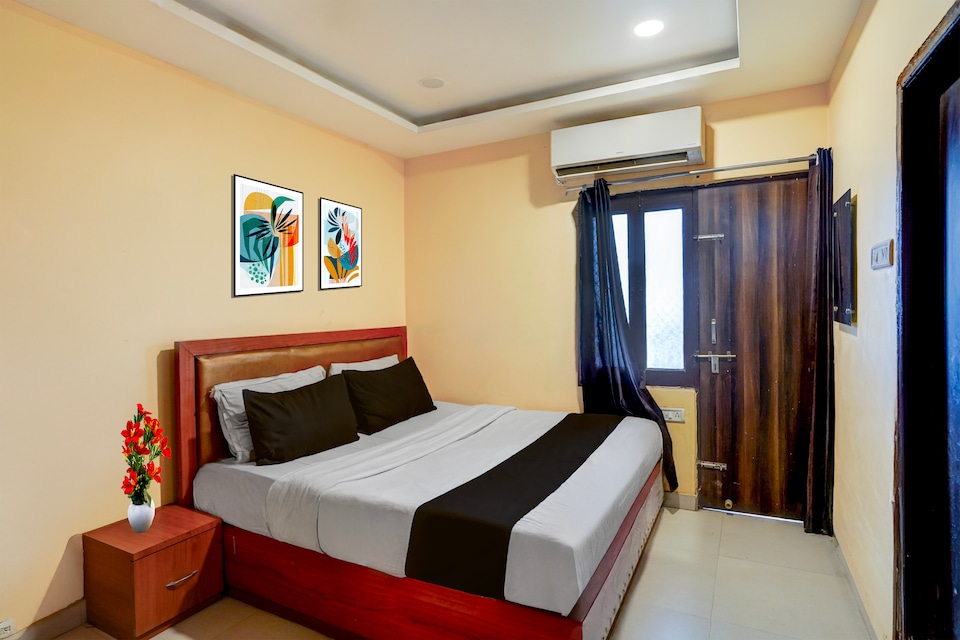 Super OYO Collection O BHU Road Varanasi Formerly Hotel Swarna Banquet, Lanka, Varanasi