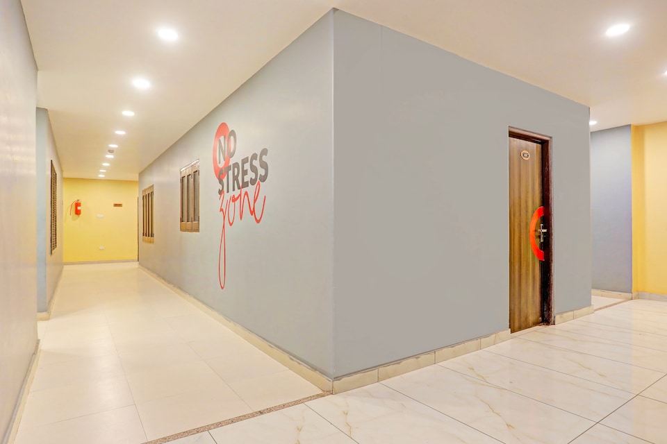 Collection O BHU Road Varanasi Formerly Hotel Swarna Banquet, Lanka, Varanasi