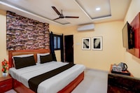 Super OYO Collection O BHU Road Varanasi Formerly Hotel Swarna Banquet