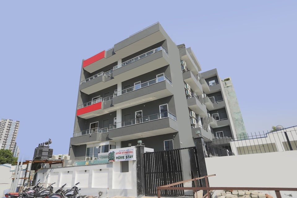 CAPITAL O74861 Satyam International, Noida Expressway SEZ, Noida