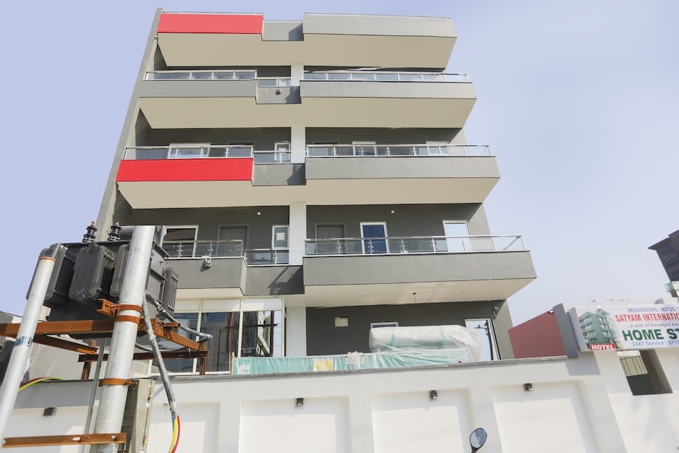 CAPITAL O74861 Satyam International, Noida Expressway SEZ, Noida