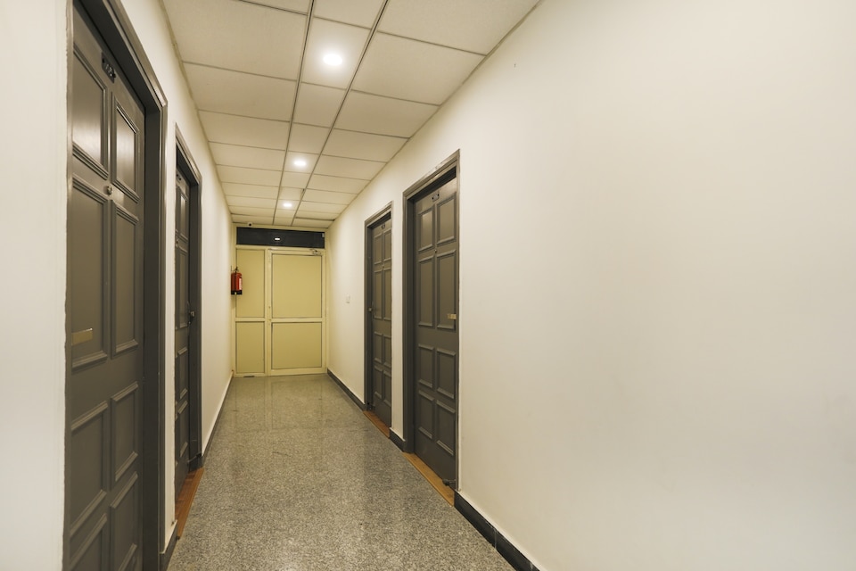 CAPITAL O74861 Satyam International, Noida Expressway SEZ, Noida