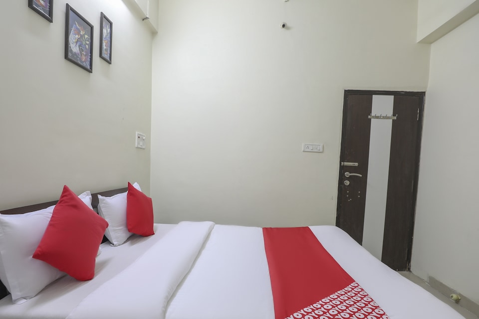 Hotel O Shyam Vatika Banquet And Rooms, Surat Railway Station, Surat