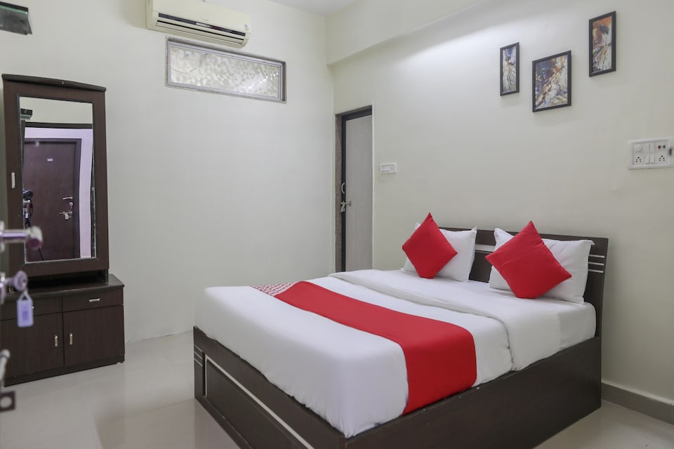 Hotel O Shyam Vatika Banquet And Rooms, Surat Railway Station, Surat