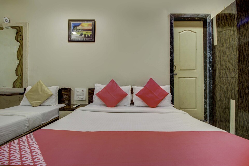 OYO Hotel Imperial Palace Near Marine Drive Beach, South Mumbai, Mumbai