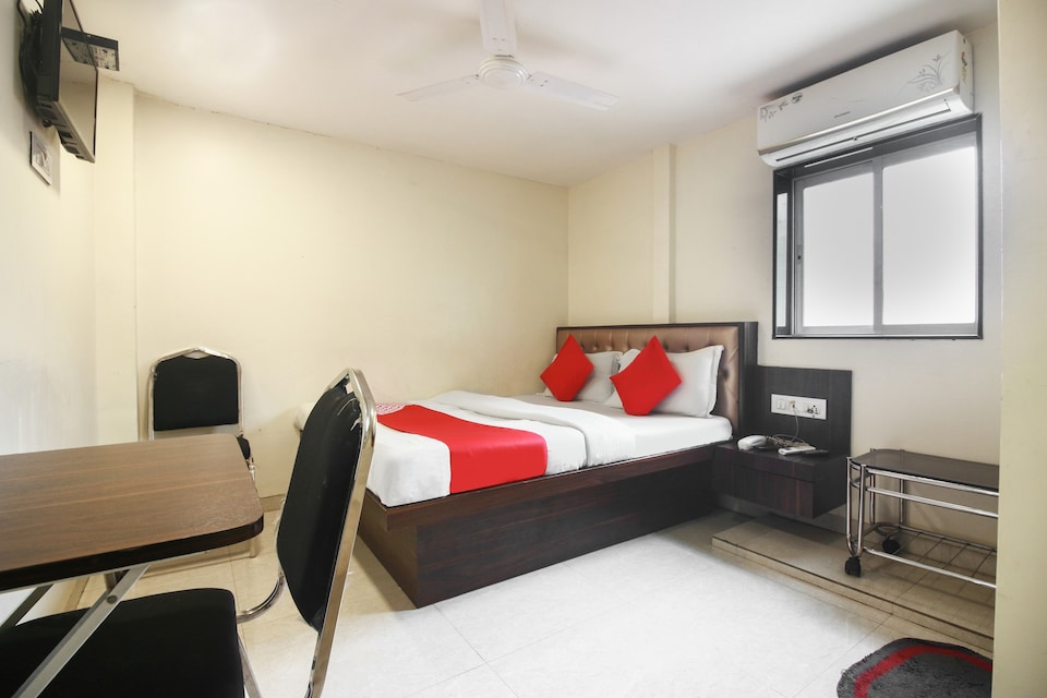 OYO 74882 Hotel Silver Oak Inn, Mumbai International Airport, Mumbai