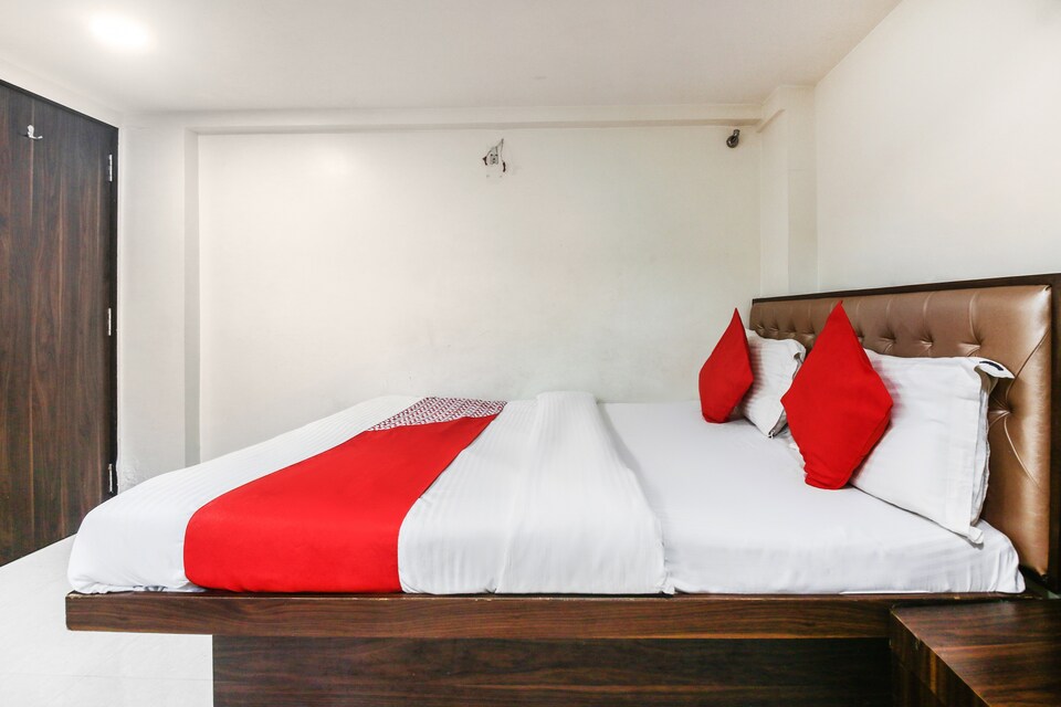 OYO 74882 Hotel Silver Oak Inn, Mumbai International Airport, Mumbai