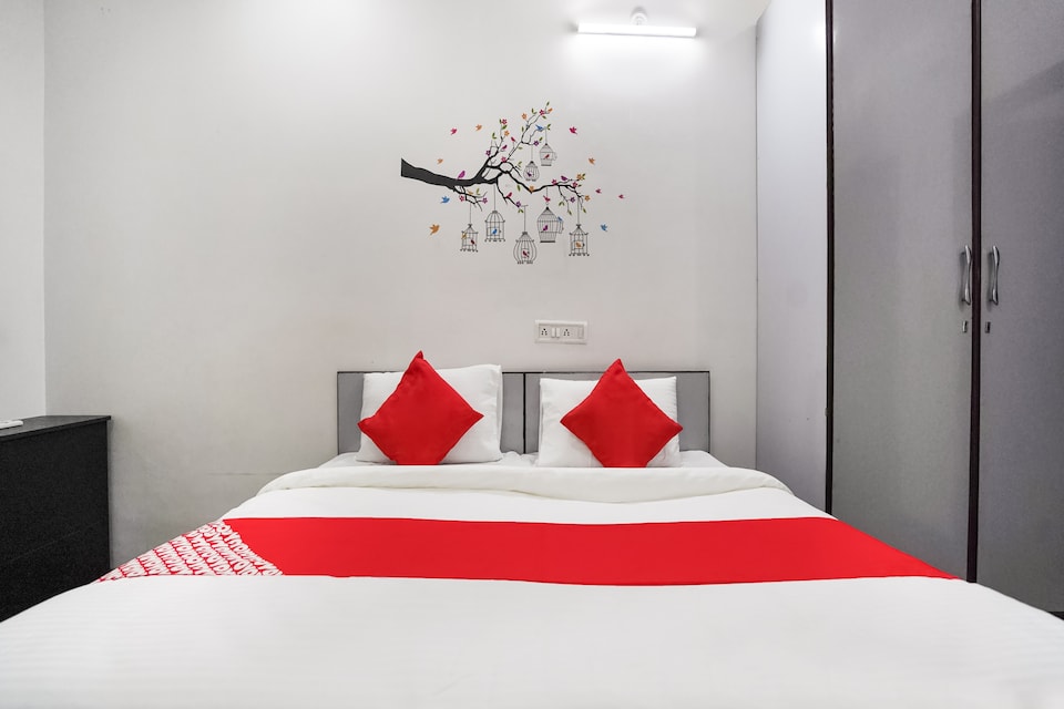 OYO 74895 Silver Stone, Pitampura - Rohini Delhi, Delhi