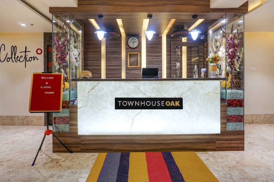 Townhouse OAK Classic Grande, Pune Camp, Pune