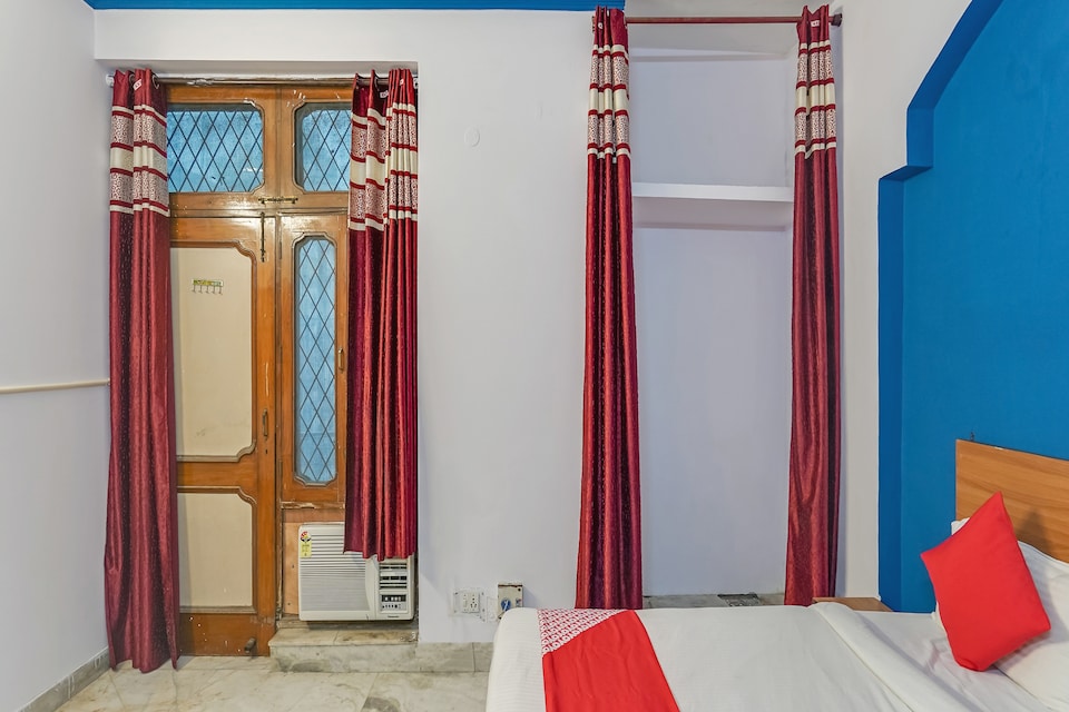 OYO 74958 Ansh Guest House, Noida Stadium, Noida