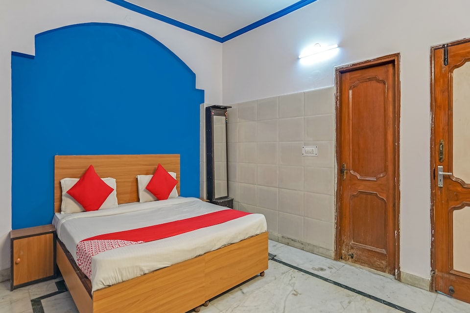 OYO 74958 Ansh Guest House, Noida Stadium, Noida