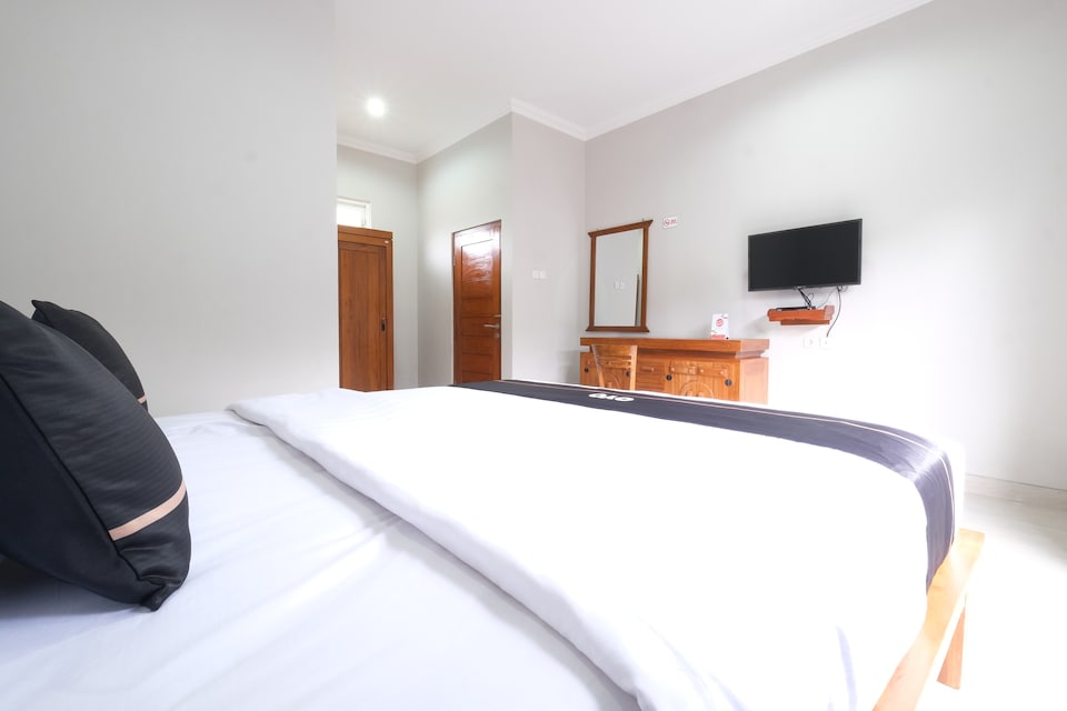 Collection O 3906 Dalem Putu Sanjaya Syariah, Palagan, Sleman