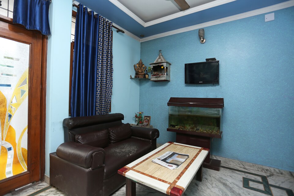 OYO Flagship 10113 Hotel Stay, Noida City Metro, Noida