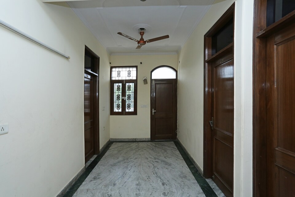 OYO Flagship 10113 Hotel Stay, Noida City Metro, Noida