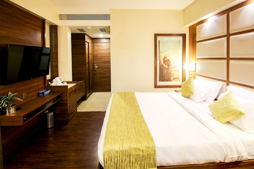 OYO 956 Armoise Hotel, Navrangpura Ahmedabad, Ahmedabad