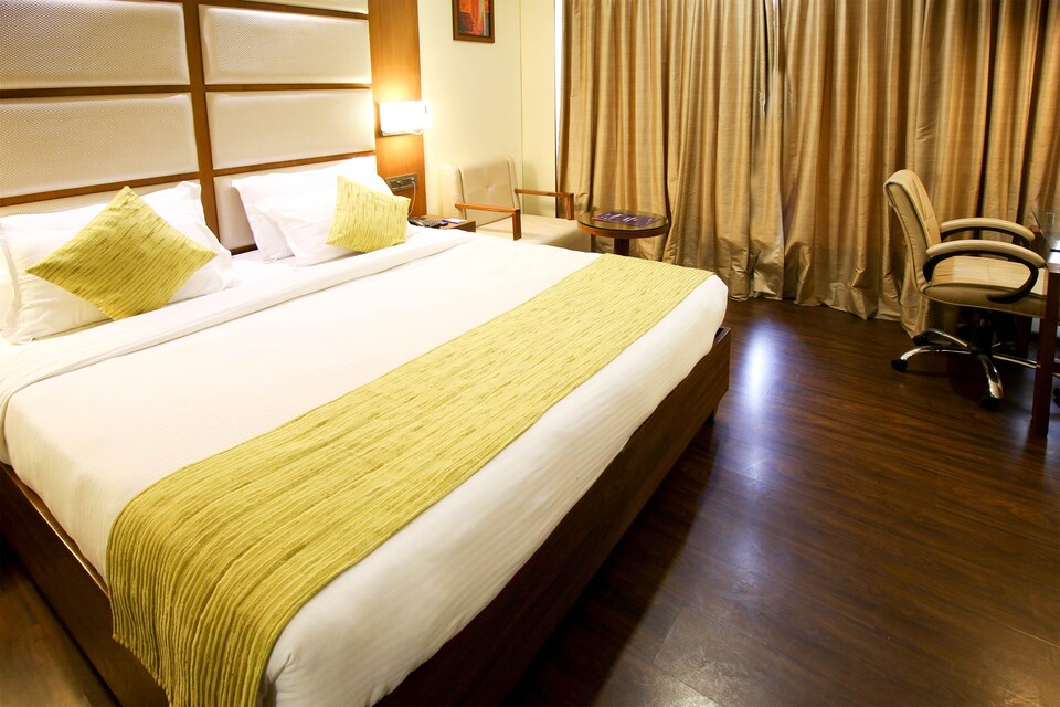 OYO 956 Armoise Hotel, Navrangpura Ahmedabad, Ahmedabad