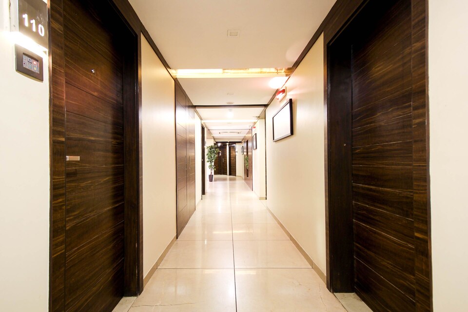 OYO 956 Armoise Hotel, Navrangpura Ahmedabad, Ahmedabad