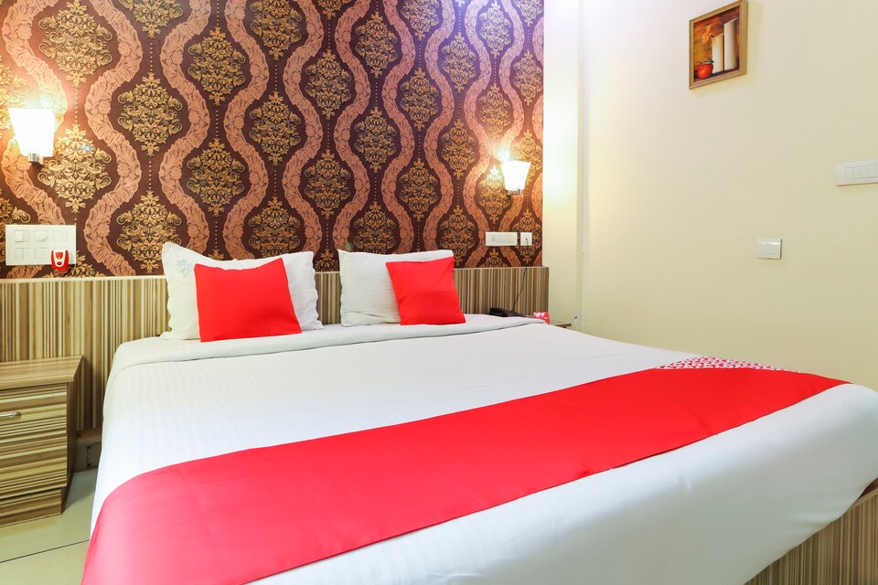 OYO 12342 Feathers Inn, Railway Station South Kochi, Kochi