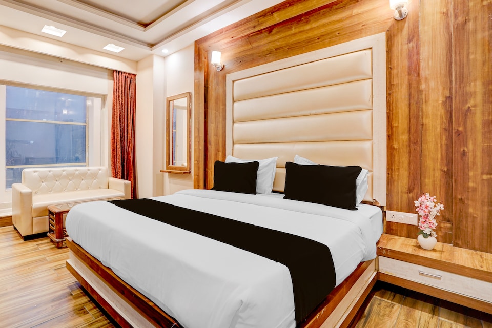 Super Townhouse Oak Dehradun Court Formerly GK Residency, Dehradun Railway Station, Dehradun