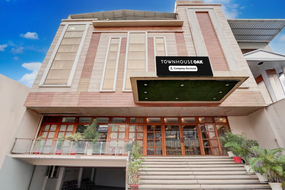 Super Townhouse Oak Dehradun Court Formerly GK Residency, Dehradun Railway Station, Dehradun