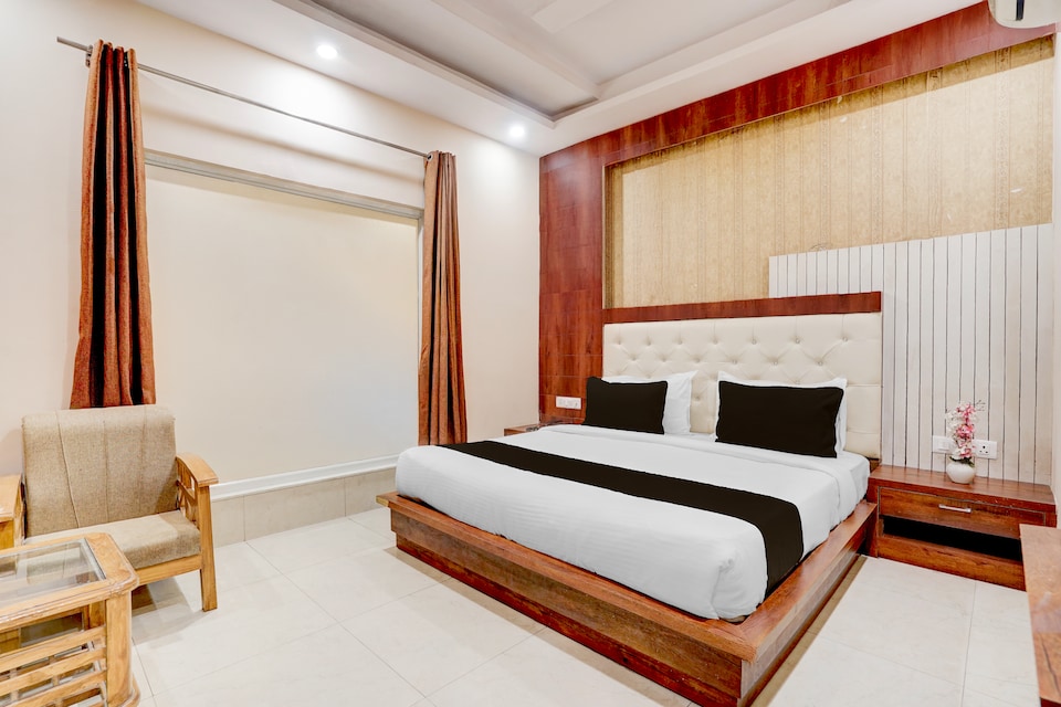 Super Townhouse Oak Dehradun Court Formerly GK Residency, Dehradun Railway Station, Dehradun