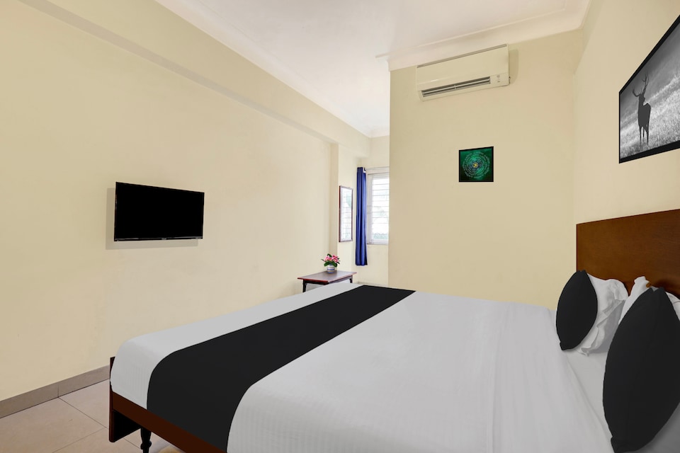 Super Collection O jagadamba Junction near Beach Road, Transit Vizag, Visakhapatnam