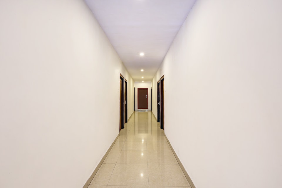 Super Collection O jagadamba Junction near Beach Road, Transit Vizag, Visakhapatnam