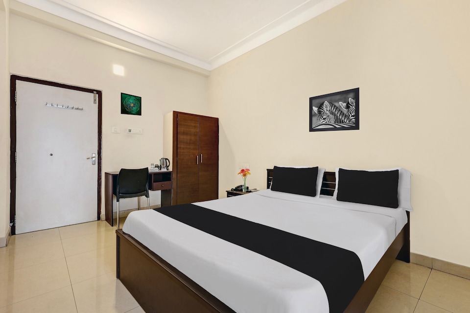 Super Collection O jagadamba Junction near Beach Road, Transit Vizag, Visakhapatnam