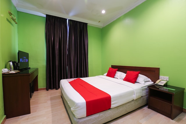 OYO 90098 Goa Inn Hotel