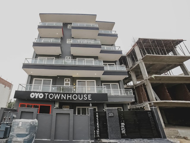 Super Townhouse Sector 46 Gurgaon Near Appu Ghar