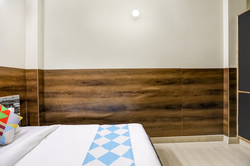 OYO Home 75082 Silver Homes, Dwarka Delhi, Delhi