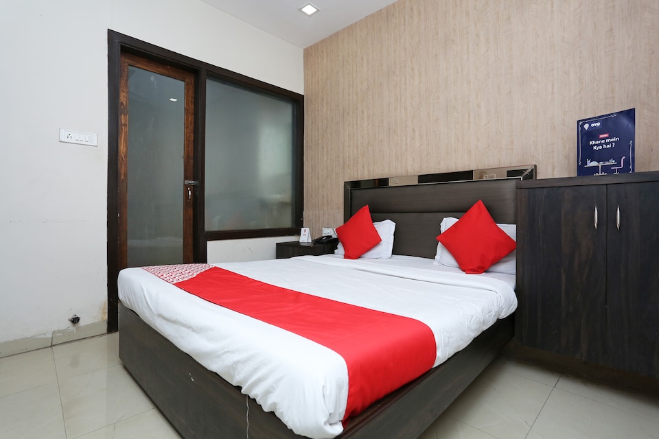 OYO 6325 Hotel Kiran, Jaistambh Chowk, Raipur