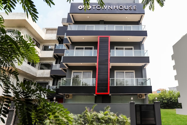 Super Townhouse 158 Near Netaji Subhash Marg Near Appu Ghar