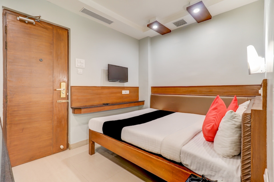CAPITAL O75121 Hotel The Nook, Madurai City Centre, Madurai