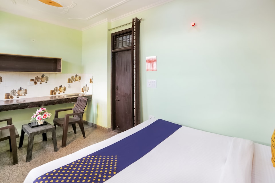 Hotel O Main View Guest House, Old Gurgaon, Gurgaon