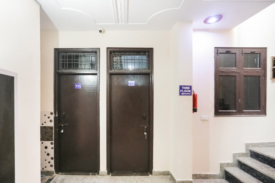 Hotel O Main View Guest House, Old Gurgaon, Gurgaon